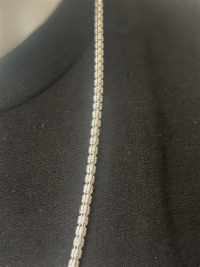 3.9mm Pyramid Ice Link Chain at 28 Inches | Long Ice Link Chain Fit Preview This mannequin video highlights a 3.9mm Pyramid Ice Link chain at 28 inches, showing how the faceted links catch light across a longer drop. The extended length allows the Ice Link design to stand out with movement and shine. Made from solid 925 sterling silver and crafted in Italy, this chain emphasizes geometry and polish. The 28-inch length is ideal for those who like longer chains with visual flow. Do you like Ice Li