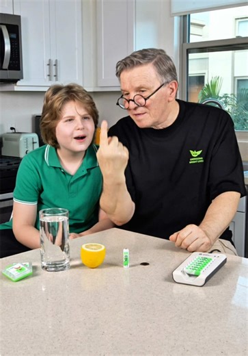 Grandpa’s magic trick 🤯😲 Can you figure out the secret?😁 🔋 EBL rechargeable batteries @EBL Battery Shop 👉 Click the link in my bio to check out these EBL rechargeable batteries #eblbatteries #batterycharger #rechargeablebatte #EBL #funny