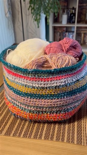🧶 Making a Scrap-Yarn Crochet Basket #crochet #handmade #crocheting