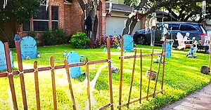 DIY Halloween Fence Yard Decoration