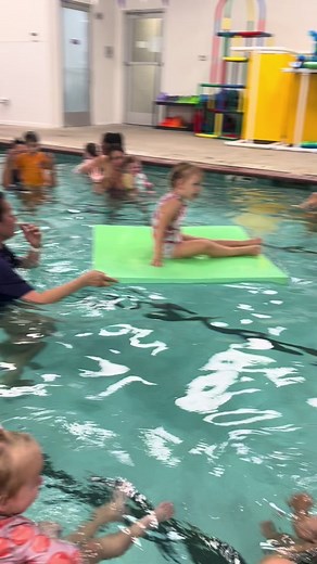 Bye bye Sophia! We’re glad to you came to swim 🥰👋 #emlerswimschool #swimsongs #babyswimming #ByeByeSong