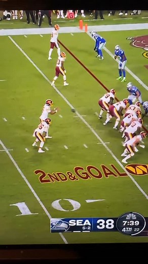 Jayden Daniels injury is the latest example of the Washington Commanders risking their franchise quarterback, much like RG3 #nfl #jaydendaniels #commanders #rg3 #washingtoncommanders | Covers Club Chris