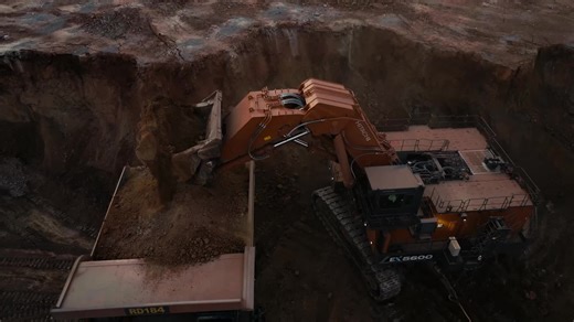 11K views · 105 reactions | Bucket bottom opens!! Push the arm forward, scoop the soil, and dump it fast. Smooth loading all the way✨ #LANDCROS #MiningMachinery | Hitachi Construction Machinery Co., Ltd. | Facebook