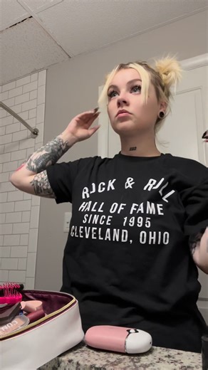 Hair for the show #alt #altgirl #altgirls #altfashion #alternative #alternativegirl #alternativegirls #alternativestyle #alternativefashion | Pinupbarbie