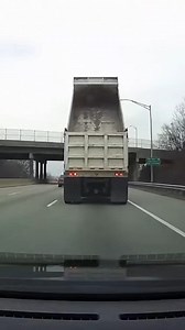 Dump Truck Strikes Bridge in High-Speed Crash Indianapolis, Indiana — August 30, 2024 Drivers on a busy interstate witnessed a terrifying scene Monday afternoon when a dump truck, traveling at highway speeds with its bed fully raised, struck a concrete overpass. The impact sent massive chunks of debris flying across multiple lanes of traffic, forcing nearby motorists to swerve and brake sharply to avoid the falling concrete. Footage captured by a dashcam shows the white truck approaching the bri