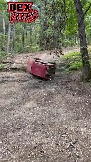 Red cherokee takes a rollover!!! #xj #jeepxj #jeepcherokee #rollover #xjjeep #offroad #4x4 | DEXJ