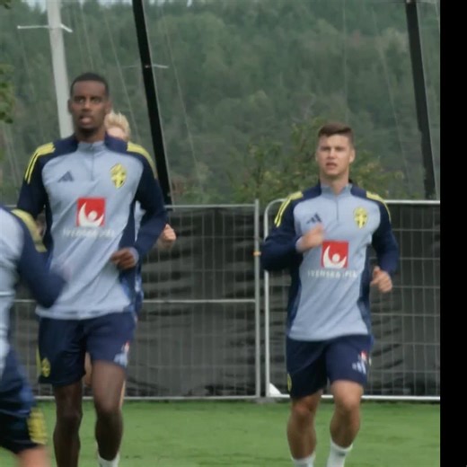 Alexander Isak all smiles in Sweden training as Viktor Gyokeres reacts to British-record Liverpool transfer 🎥 | Sky Sports