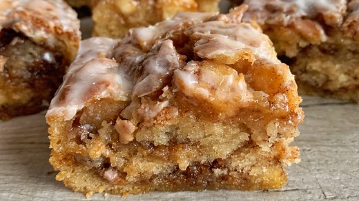 Cinnamon Apple Cake 😍 This is probably one of my top 3 favourites when it comes to my recipes! I just had to reshare it and I hope you enjoy it too!! 🤤 It’s super moist, packed with juicy apples, a cinnamon swirl, and topped with a sweet, sugary glaze 🙌 Sound on for full instructions 🔉 Here’s what you’ll need👇 Apple mix: 2 x apples, peeled and diced 45g granulated sugar 1 tsp cinnamon Cake: 360g Plain flour 200g Granulated sugar 4 tsp Baking powder 300ml Whole milk 1 tsp Vanilla 2 Large egg