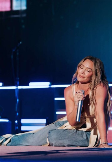 Hilary Duff Anywhere But Here live – Lucky Me Tour moments
