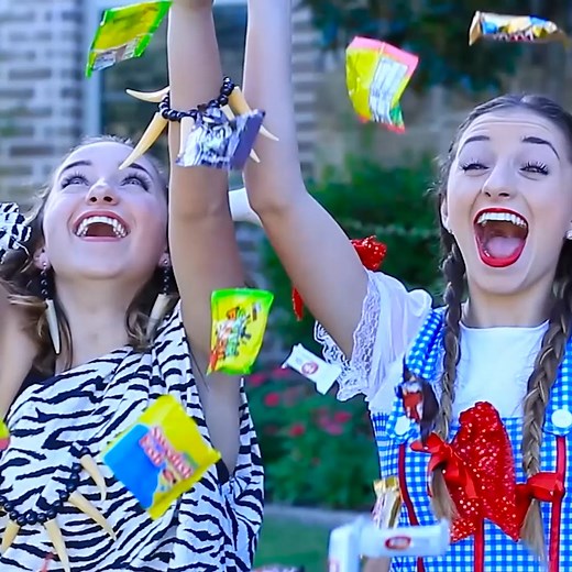 Halloween Costume Expectations VS Reality!👻 | Brooklyn and Bailey