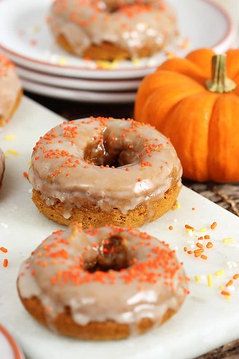 2-Ingredient Baked Pumpkin Donuts – Made with Cake Mix!