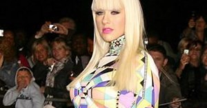 Christina Aguilera : découvrez la vidéo de son nouveau tube, « Keeps gettin’ better » !