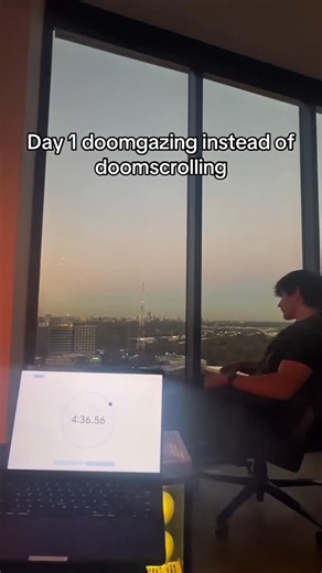 Justin O’Regan | Weight Loss Coach on Instagram: "Doomgazing day 1 ✅ How far should I take this?"