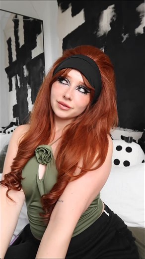 𝚎𝚟𝚎 𝚑𝚊𝚛𝚙𝚎𝚛 𝚙𝚊𝚕𝚔𝚘 𝚌𝚕𝚘𝚜𝚎 on Instagram: "The bigger the hair the closer to god x 💅🏻 that’s what Dolly Parton says at least haha x get ready with me to tease the living life out of my hair x ! One of my favorite looks and forever will be 🌧️ wish I could do this everyday x would you try this look ? #hairtutorial #retrohair #redhead"