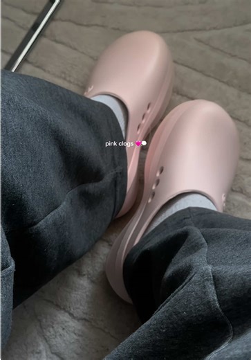 Comfy Clogs for Beach Days: Your Ultimate Footwear Guide