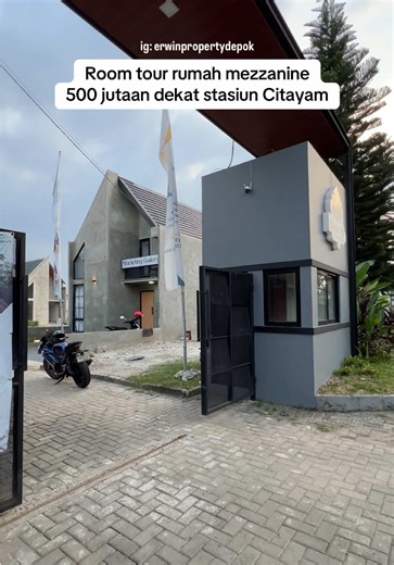 Rumah KPR tanpa DP 40 rumah ready stock. Total 72 unit. ✅ Rumah tipe mezzanine - Luas Bangunan 45 - Luas tanah 60-100 - Ruang tamu - 2 kamar tidur - 1 kamar mandi - Lantai mezzanine - Mini balkon - Area cuci jemur (area service) - Carport mobil luas ✅ Promo bonus pembelian: 1. Kompor tanam 2 tungku 2. AC 1 unit 1/2 PK 📍 Sawangan, kota Depok 📍 Aksesibilitas: - dekat tol Sawangan - dekat stasiun Citayam - dekat sekolah SDN Pasir Putih