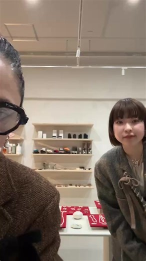 Pert on Instagram: "mayumimurasawa 25秋冬 10/29（水）ー11.4（火） 会期中無休 営業時間11:00-18:00 本日より姉妹店 @fuller_025 にて始まりました。 初日、県内外より 本当に沢山のご来店ありがとうございました。 デザイナーのまゆみさんは 明日、10/30まで在店してくださいます。 インスタライブでは ジュエリーのおすすめと組み合わせ カシミヤシリーズ ヴィンテージジャケットの着画をご紹介致しております。"