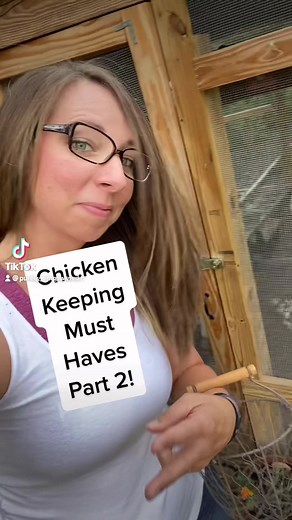 Keep those chickens hydrated 💧🐔#chickentok #chickenkeepingmusthaves #chickens #cooplife #chickentips #poultry #fypシ #waterer #coop #chickenkeeping