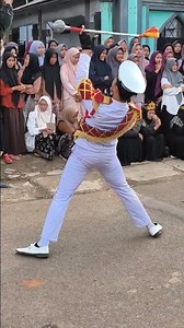 Aksi Kayang Mayor Drumband KENCANA