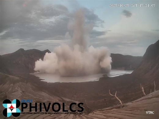 61K views · 734 reactions | NEWS UPDATE: A minor phreatomagmatic eruption occurred at Taal Volcano’s Main Crater at 5:30 PM, producing plumes up to 1,200 meters high, as seen on PHIVOLCS cameras. Alert Level 1 remains in effect, indicating low-level unrest. PHIVOLCS warns that sudden steam-driven explosions and volcanic gas emissions may still occur and reiterates that entry into Taal Volcano Island is strictly prohibited.  PHIVOLCS | Proud Bisaya Bai | Facebook