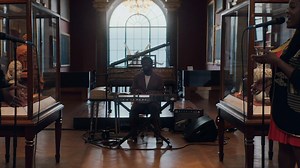 Solid Ground live at the V&A Museum, London. Featuring album artwork portrait by Markeidric. Watch on Youtube: https://MichaelKiwanuka.lnk.to/LiveatVandA Director: Raja Virdi Synth: Kadeem Clarke Strings: Clifton Harrison Strings: Elodie Chousmer-Howelles Strings: Blaize Henry Strings: Kwesi Edman Vocals: Simone Daley Richards Vocals: Emily Holligan | Michael Kiwanuka