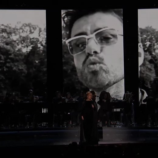 Adele rindiendo tributo a George Michael en los GRAMMYs del 2017