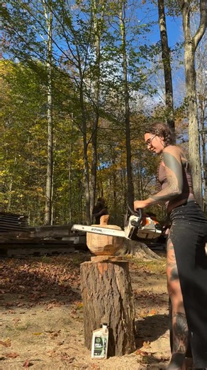 And this is why we’re a huskie homies! This was our first and last Stihl, got it 5ish years ago and just use it for carving. It’s in a million pieces at the moment… Interested in vintage and antique Stihl saws for obvious reasons, that’s when they were cool #sawmill #sawmilling #onsitemilling #bandsawmill #chainsaw #husqvarnachainsaw #woodworking #logging #loggers #lumber #liveedge #slabs #liveedgeslab #wood #sawyer #lumberjill #forestry #forest #woods #tree #trees #treework #timber #offgrid #co