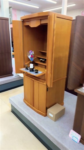 宇都宮市の仏壇専門店「しんえい堂」ウォールナットを使った家具調仏壇・定番・売れ筋の商品です。飽きのこないシンプルなデザイン・安心の国内生産・高い耐久性・国産品・宗派にとらわれない汎用性が高い仕様です。