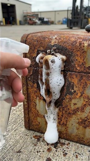 This Rusted Toolbox Latch Was Stuck… Watch It Come Back to Life #satisfyingvideo