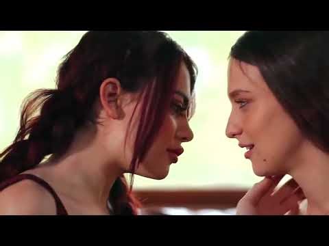 SEXY LESBIANS KISSING || HOT LESBIANS ||HOT LESBIAN KISSING | HOT LESBIAN