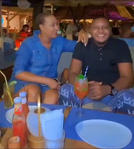 Dah ila hili Busu ni la ki HIP HOP sana aisee😂😂😂 @mke_wa_profjize ❤️❤️❤️ Tunawatakia Heri ya Mwaka mpya kwenu wote ukawe bora na wenye MAFANIKIO tele🙏🏻🙏🏻🙏🏻 | Profesa Jay