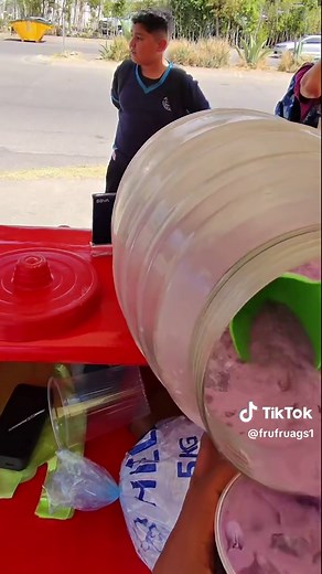 Deliciosas Agüitas: Taro y Fresa con Horchata
