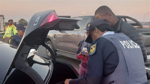 Are you allowed to record or photograph police as they do their work? Govt answers