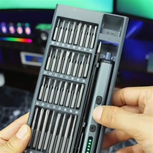 Úteis e baratinhos da Beca03 on Instagram: "🔧⚡ **Precisão, potência e praticidade na palma da mão!** A **Chave Elétrica 68 em 1** é perfeita para reparos em eletrônicos, eletrodomésticos, óculos, relógios e projetos DIY. Compacta, recarregável, com **64 bits magnéticos**, **controle de torque ajustável** e **LED integrado** para trabalhar com muito mais eficiência e conforto. Ideal para profissionais e apaixonados por consertos! 🚀 #ChaveElétrica #Ferramentas #DIY #Reparos #Eletrônicos #Ferrame