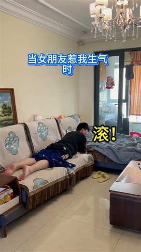 意外转折：情侣海滩日情感爆发