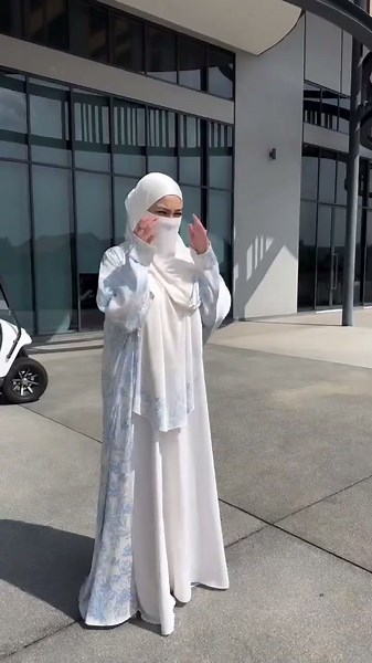 Neelofa || Cardigan Aaliaa by NunHa