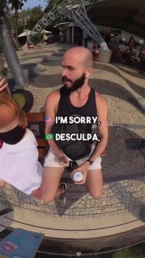 Jonatha Koeller on Instagram: "PROJETO FLUÊNCIA 2026 - A indústria do inglês precisa que você continue travado ...porque aluno fluente não paga mensalidade. Aqui, você quebra essa corrente e aprende inglês (ou qualquer idioma) em até 6 meses – sem estudar gramática. Toque no link da bio e inscreva-se de graça! #idiomas #foryoupage #fyp #aprenderidiomas #ingles #dicasdeingles #aprenderingles #inglesonline #lingua #poliglota #viagem #intercambio #mindset #aprender #estudar #podcast #inglesfacil #i