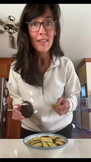 Tonyakisauce on Instagram: "Satisfy your crunchy craving! Real food snacks made soooo easy!! Avocado Crackers - 1 large ripe avocado 2/3-1 C flour 1 tsp baking powder Sea salt Mix well & bake at 325 degrees for 20-30 mins depending on thickness! Bake until golden brown. #avocadolovers #cleansnacks #crunchysnacks #cleaneatingrecipes #glutenfreesnack"