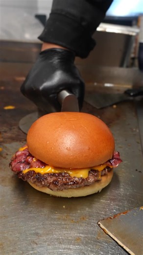 Arizona Smashburger🔥🍔 #cheese #burger #vienna #smashburger | Burgers