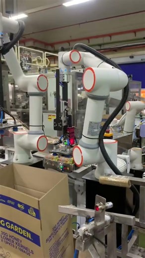 #Collaborative robots are applied in automated packaging.