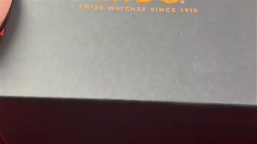 智能机械男表2647融合经典外观与智能功能，精准计时不耽误会议，续航稳定陪伴通勤出行，日常佩戴更显品味。