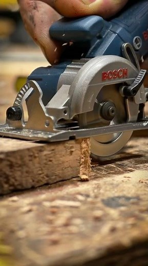 This Compact Circular Saw Actually Works 😳 #Woodworking #Tools