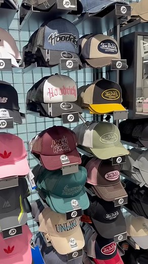 JD Sports France on Instagram: "Fais le plein d'accessoires pour cet automne 🍂 Shoppe maintenant en magasin ou sur jdsports.fr !"