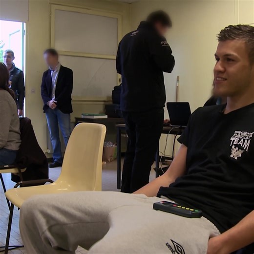 97K views · 1.7K reactions | La tension monte face aux 40 questions du code  | DAM Express | Facebook