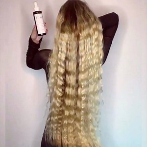 I’m calling it first! Hyaluronic Acid is a hair necessity! . . . . . . . Did you know that 1 gram of Hyaluronic Acid can hold up to 6 litres of water? It’s a hair moisture miracle! 💦💦💦 ____________________________________________________ Cosmetic Chemist Ginger King said “ When HA is applied directly to the scalp it keeps it moisturised and make hair grow better like fertiliser “ ____________________________________________________ HA acts as a skincare treatment for your scalp and it’s going