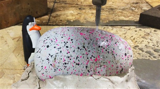 What's inside a black Hatchimal? 🕵️‍♂️