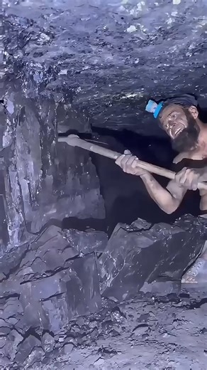 Rugged mining operations built to perform under extreme site conditions. #MiningLife #IndustrialStrength #BlackRocks | Black Rocks