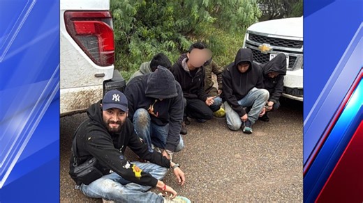 Border Patrol, DPS capture 7 people with cartel wristbands