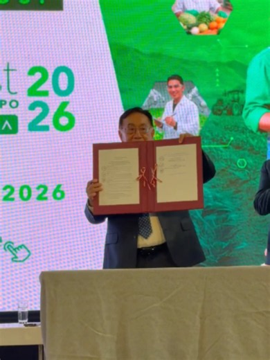 🤝 Impulsando un agro sostenible. El presidente de la república, José María Balcázar, participó en el Primer Foro Internacional de Polinización Global – Agrofest 2026, un espacio que destacó la importancia de las abejas para la producción de alimentos, la biodiversidad y el desarrollo de la agricultura peruana. 🇵🇪