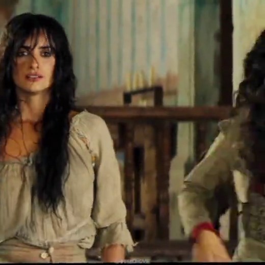 Bandidas Kiss Scene: Penélope Cruz and Salma Hayek